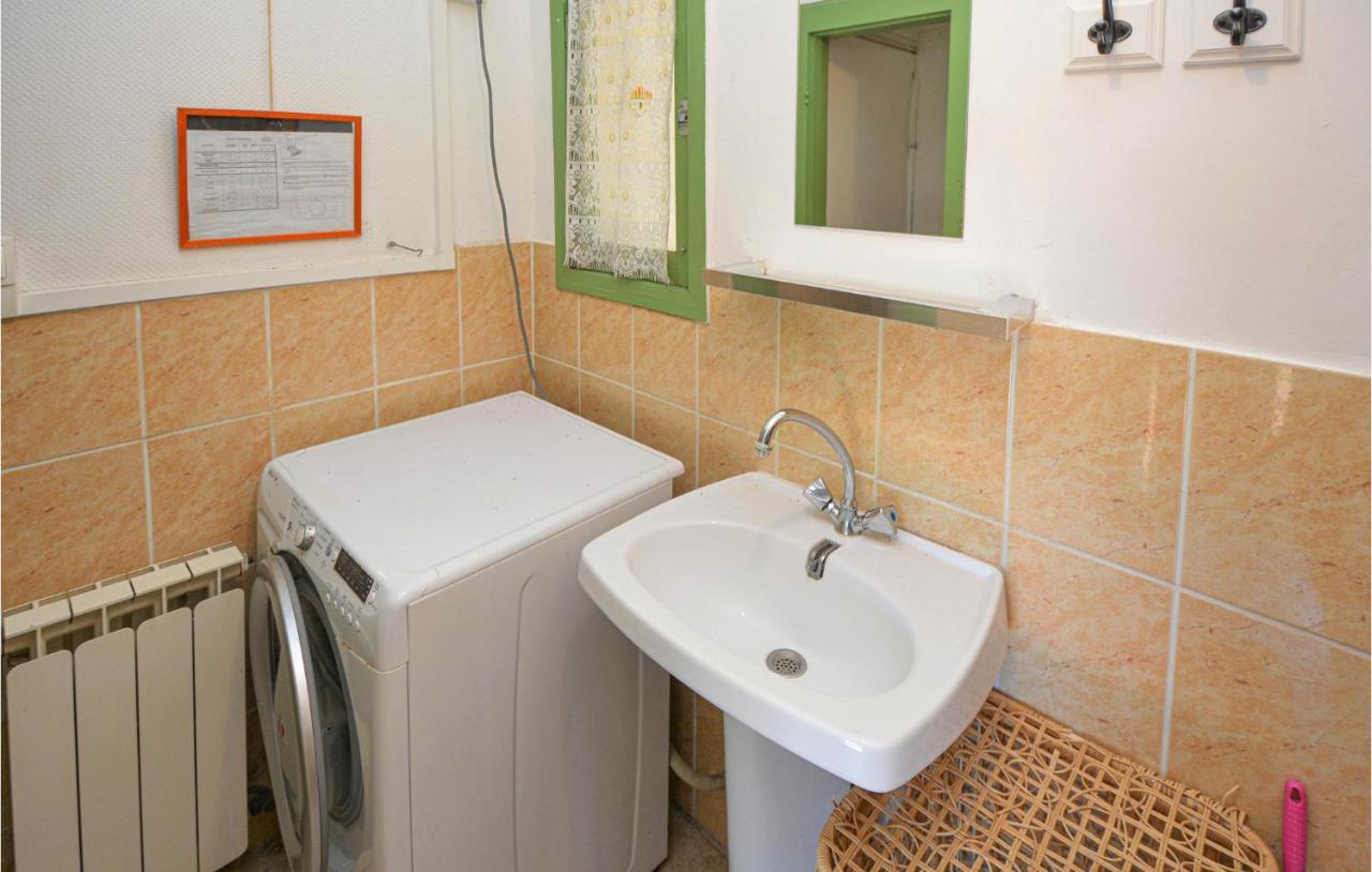 Cozy Home In Sete With Outdoor Swimming Pool Bagian luar foto
